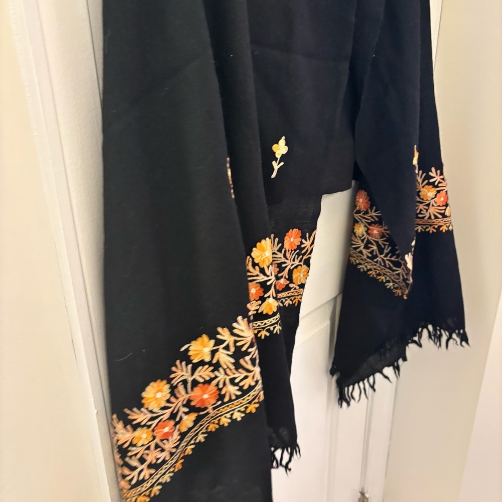Cashmere Wool Black Oversized Floral Embroidered Shawl Stole Wrap Boho Luxury - Picture 4 of 7